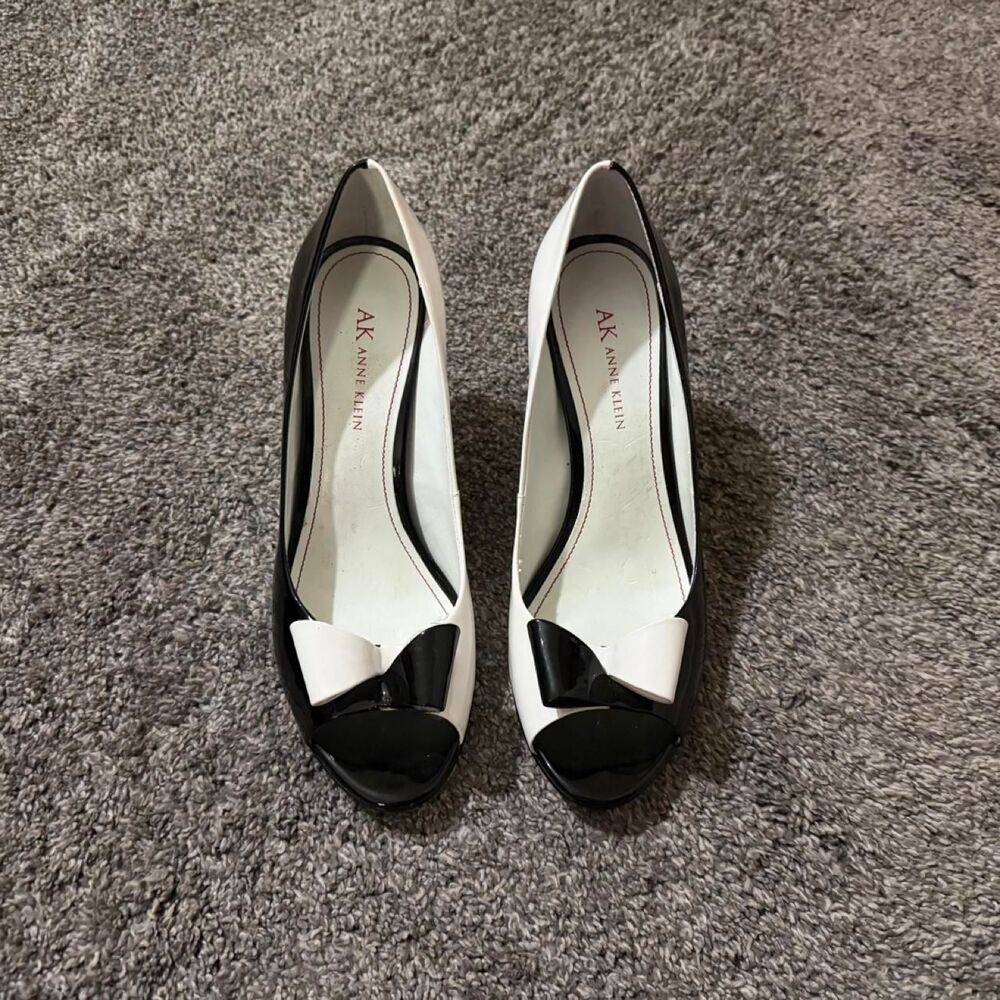 Anne-klein Women's Black and White Courts